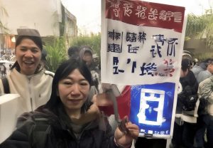 本文将围绕挪威足球天才埃尔林·哈兰德展开详细探讨。文章首先简要介绍他的个人背景与成长经历；接着分析他在俱乐部和国家队的表现，特别是在曼城的表现；随后讨论他的技术特点、身体素质与踢球风格；最后探讨他在全球足球界的影响力及未来发展前景。通过这四个方面，全面呈现哈兰德作为现代足球明星的多面性以及对足球运动带来的深远影响。